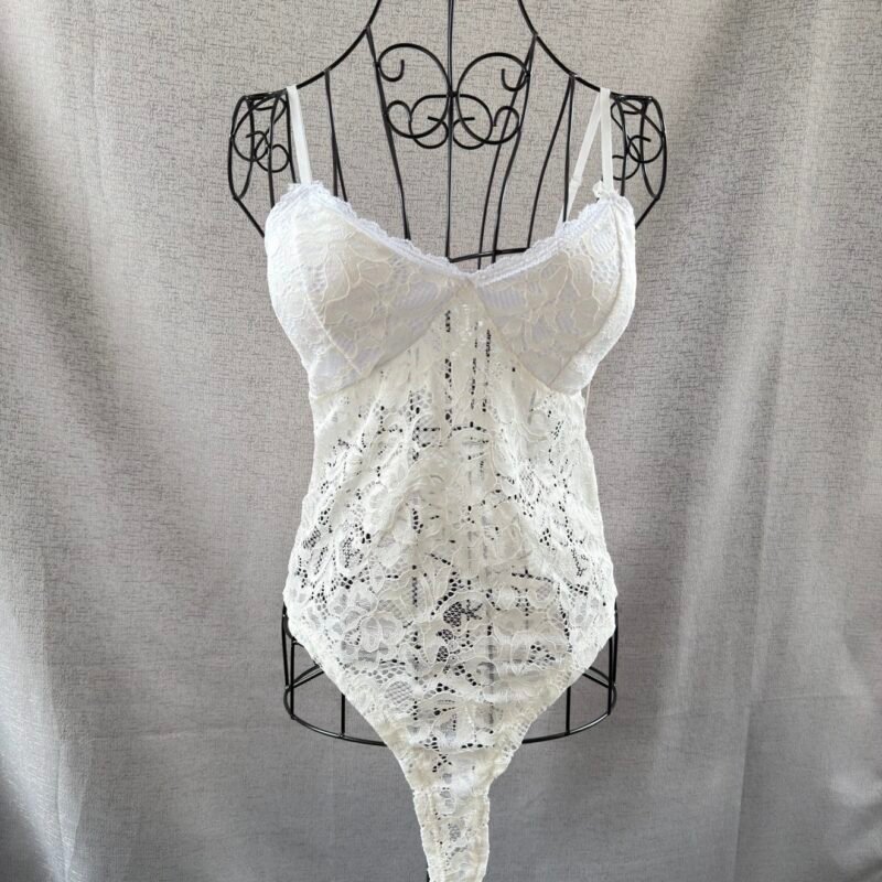 Дамско боди с дантела