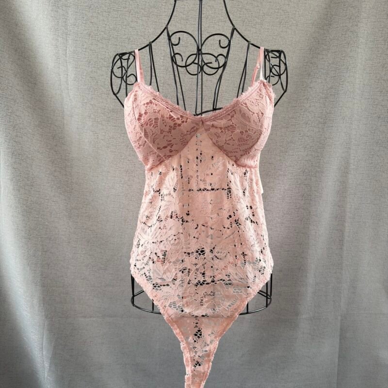 Дамско боди с дантела