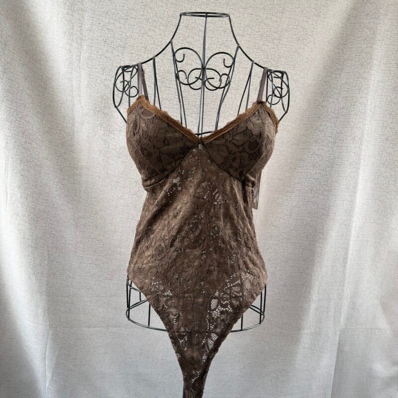 Дамско боди с дантела