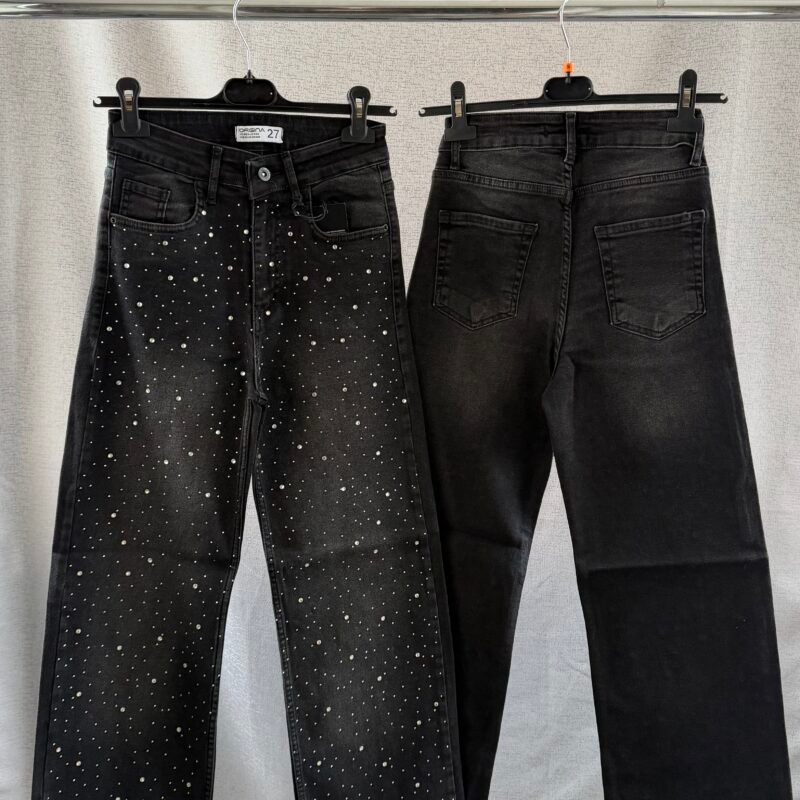 Стилни дамски дънки с камъчета - в черно