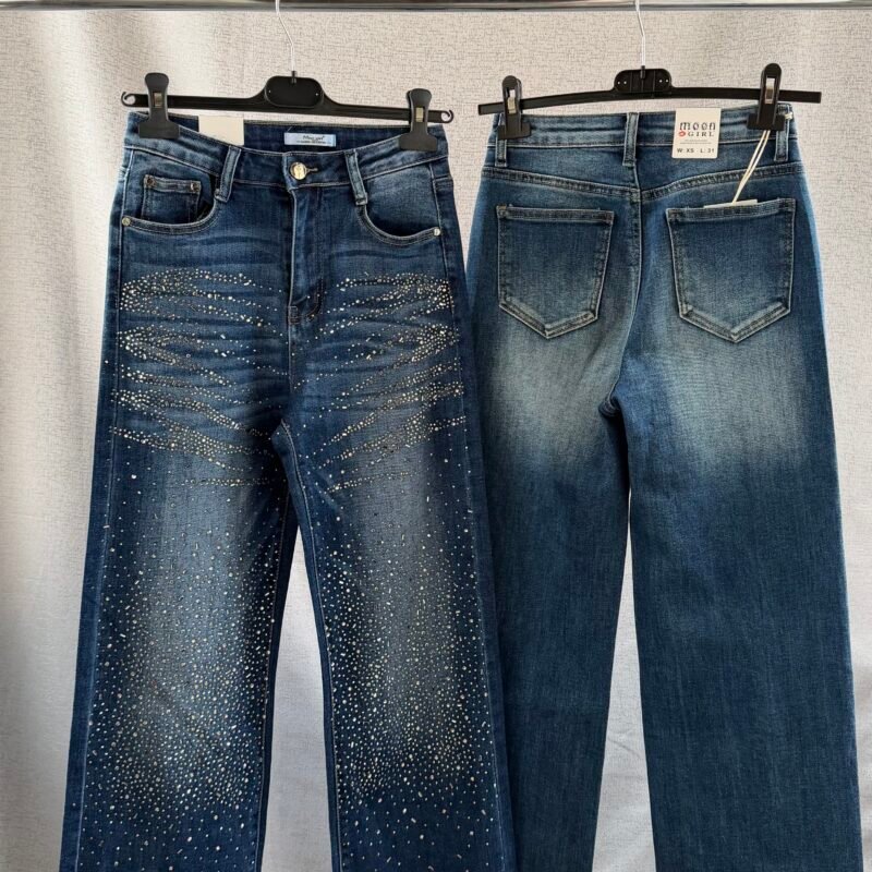 Дамски сини дънки с камъчета