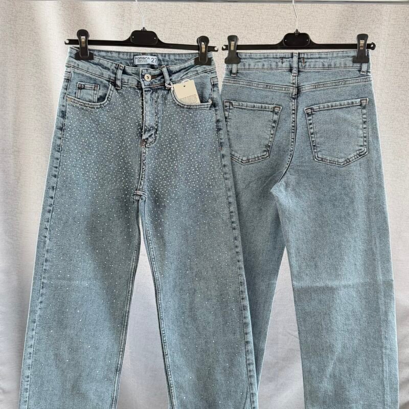 Дамски светлосини дънки с камъчета