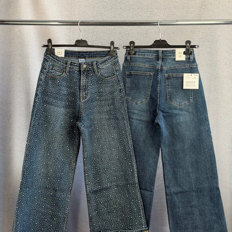 Дамски дънки с камъчета с по - къса дължина