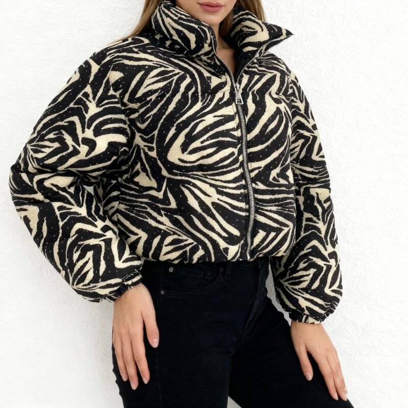 Дамско яке с камъчета