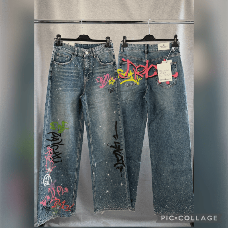 Дамски дънки с шарен ефект и камъчета