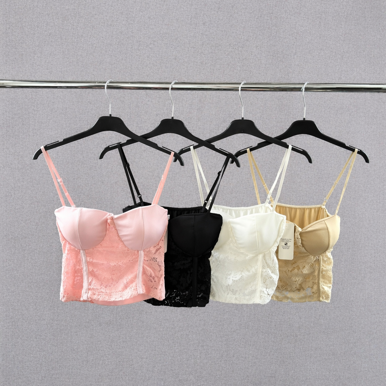 Елегантен дамски топ с дантела